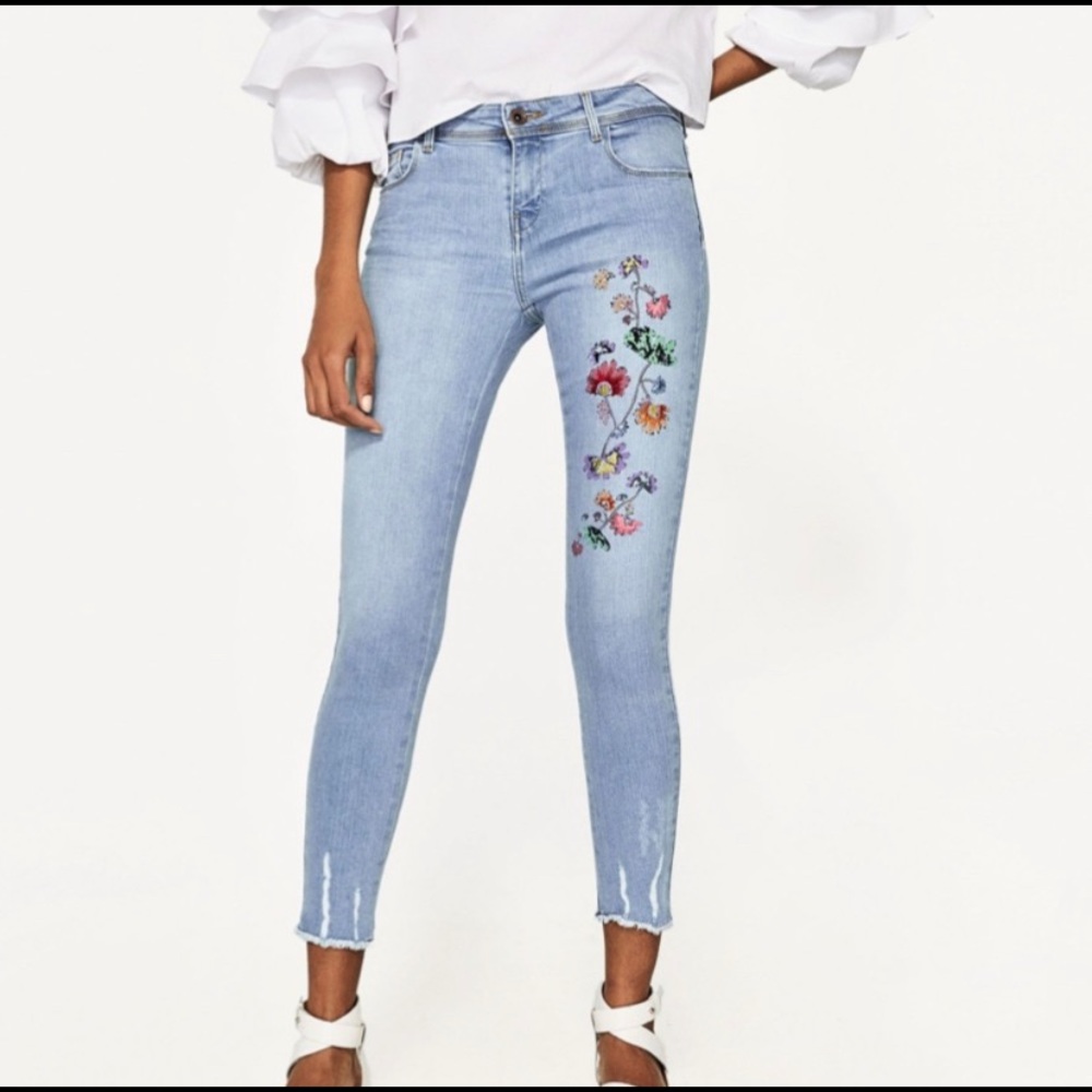 Zara Basic Denim Mid Rise Jeans size 26